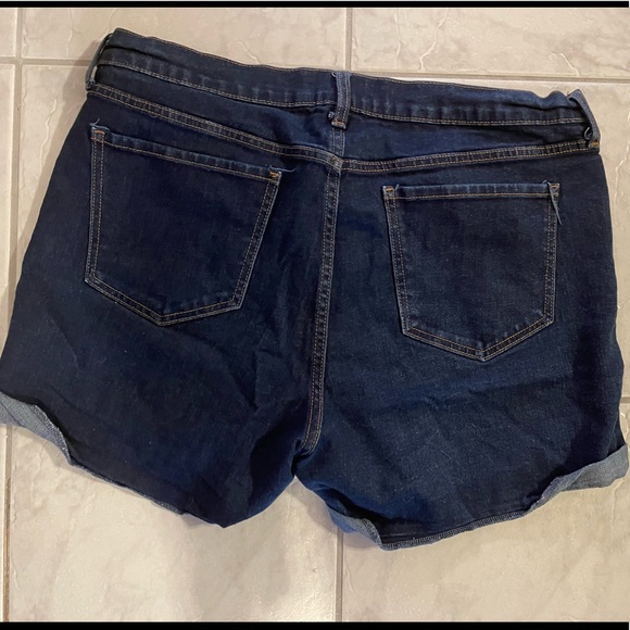 Old Navy Semi Fitted Jean Shorts Womens 14 Regular Stretch Cuffed Blue - Picture 3 of 3